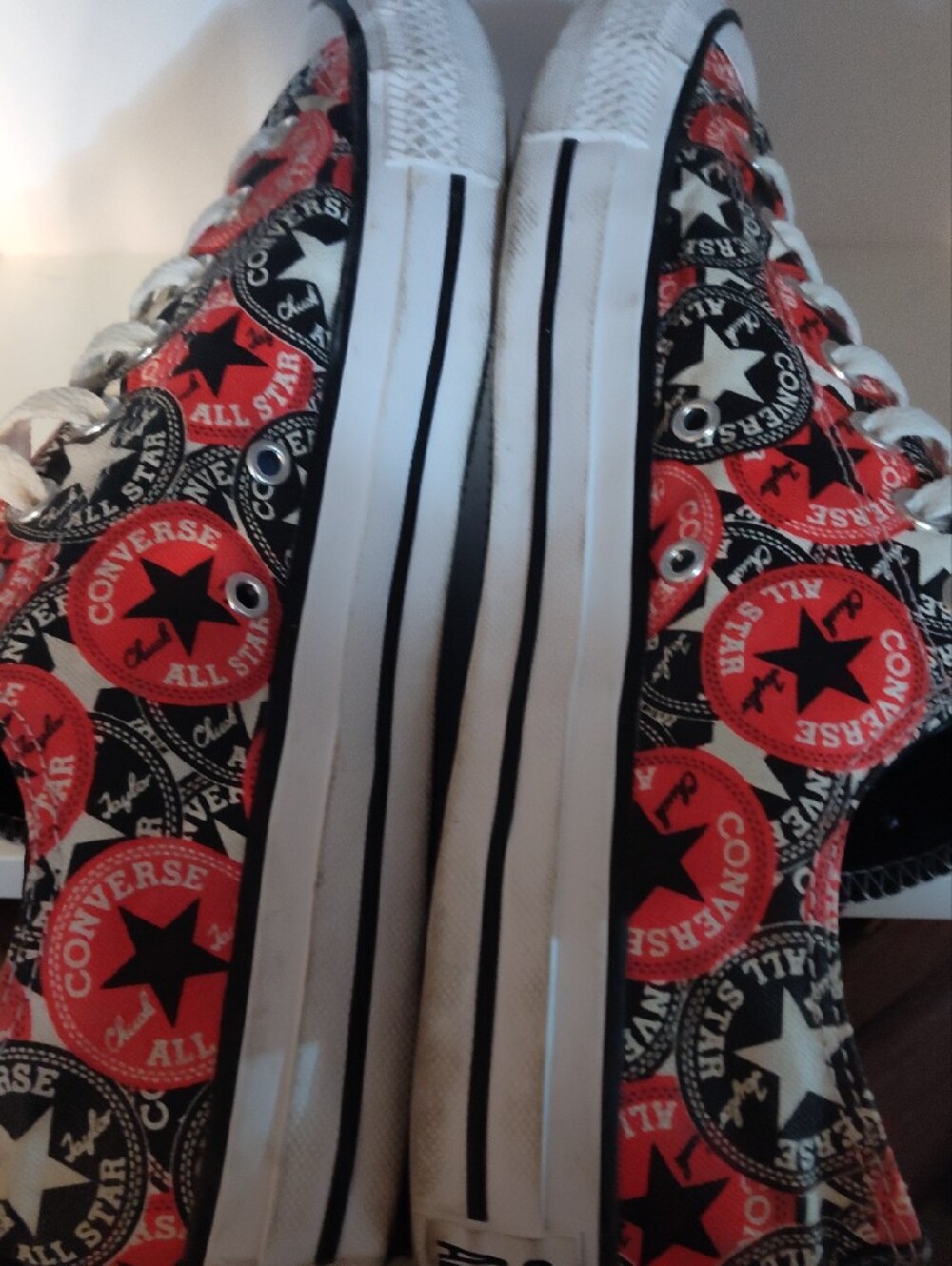 Converse Men's s Red, Black & White Logo Print Low-Top Sneakers RARE - Picture 4 of 9